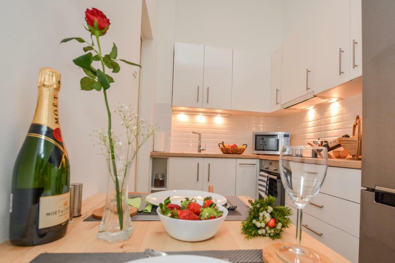 Timeless Apartment With Free Private Parking Budapest Exterior photo