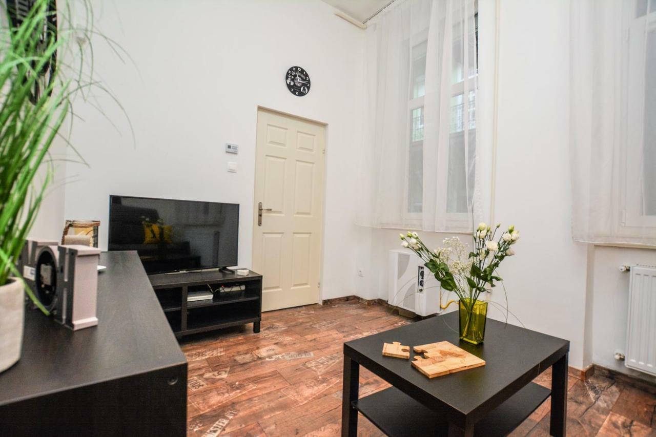 Timeless Apartment With Free Private Parking Budapest Exterior photo